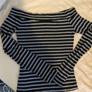 Size S off the shoulder black and white longsleeve